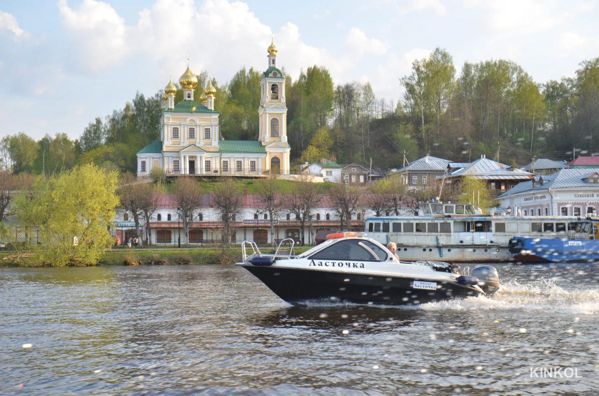Аренда лодки с капитаном в Плёсе