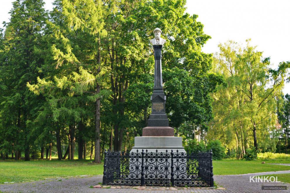 Памятник Василию I в Плёсе