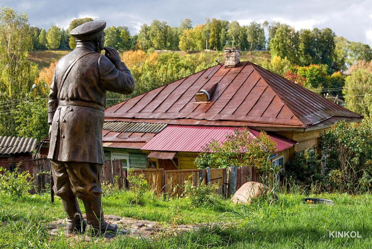 Скульптура Городовой в Плёсе
