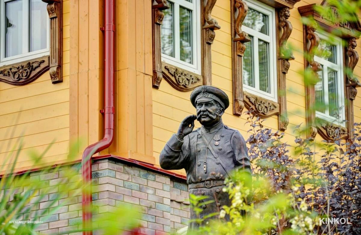 Скульптура Городовой в Плёсе