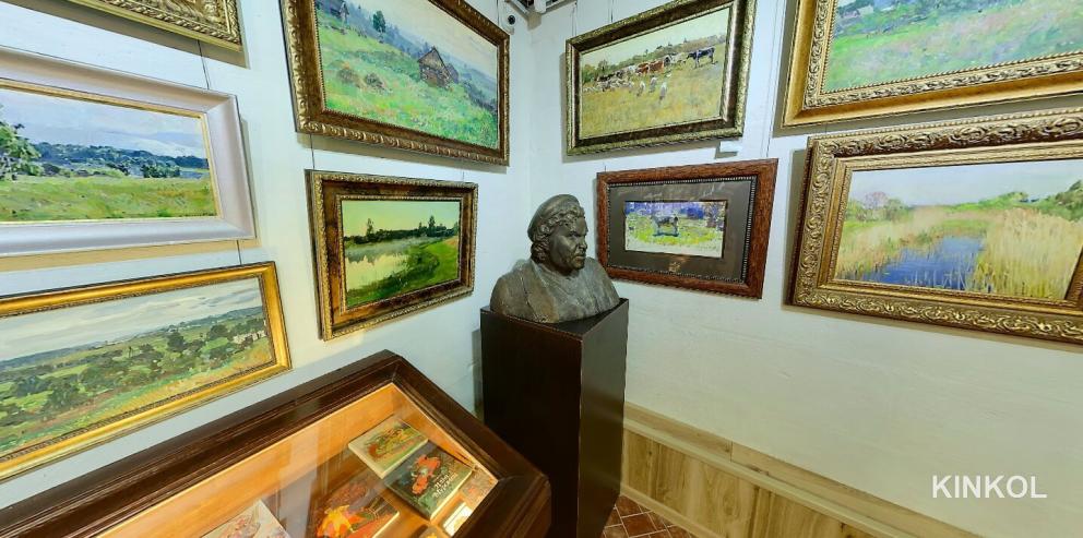 Бюст Вячеслава Андреевича Фёдорова в музее фарфора, лаков и живописи в Плёсе