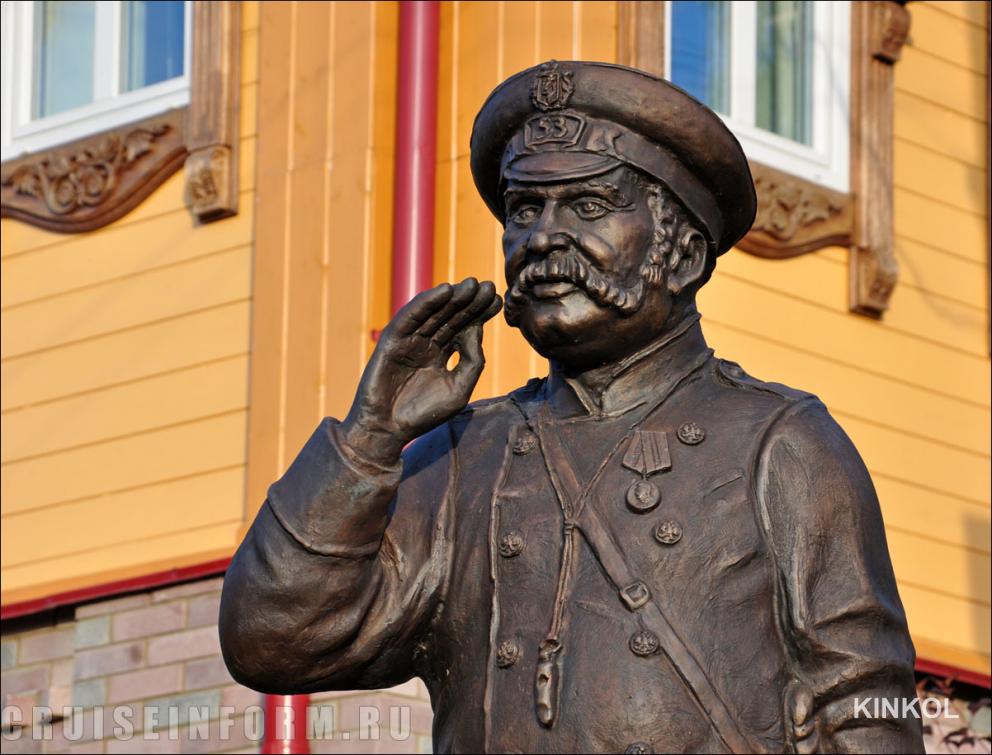 Скульптура Городовой в Плёсе