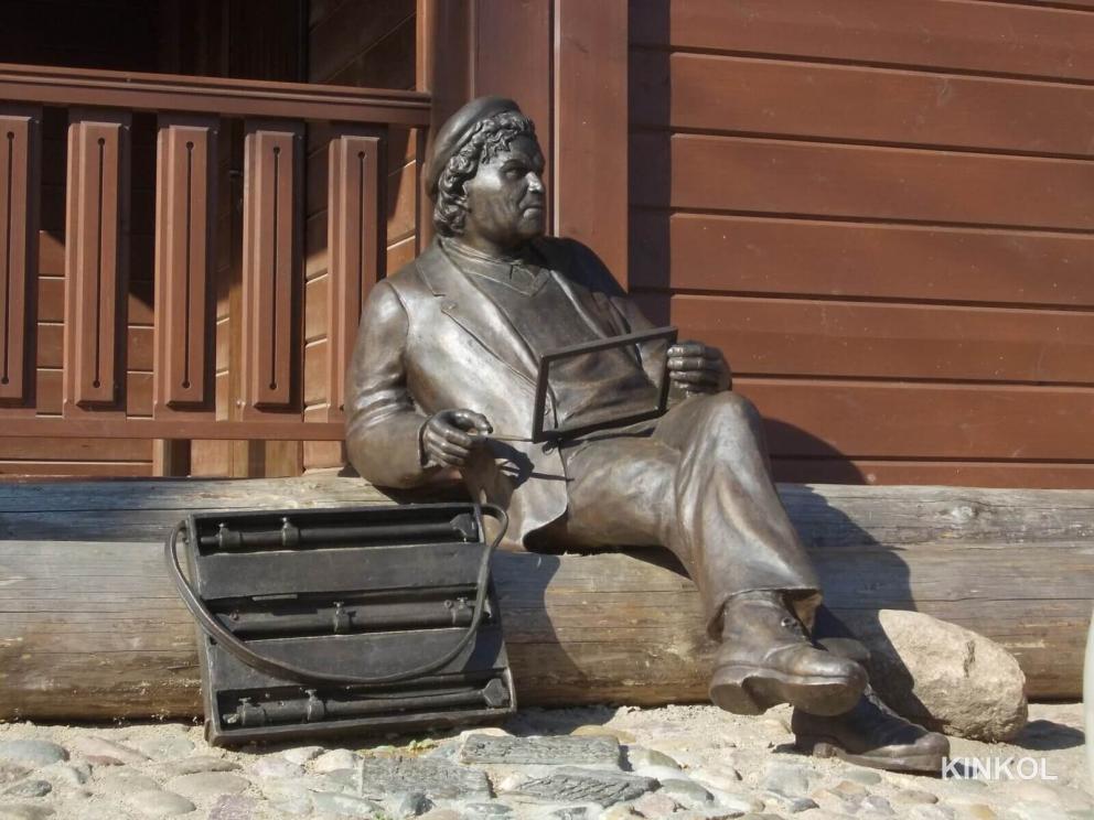 Памятник художнику Вячеславу Фёдорову