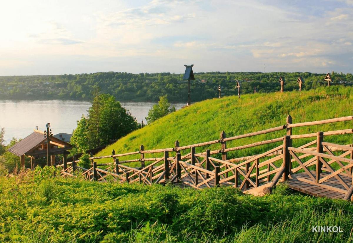 Подъём на гору Левитана по лестнице