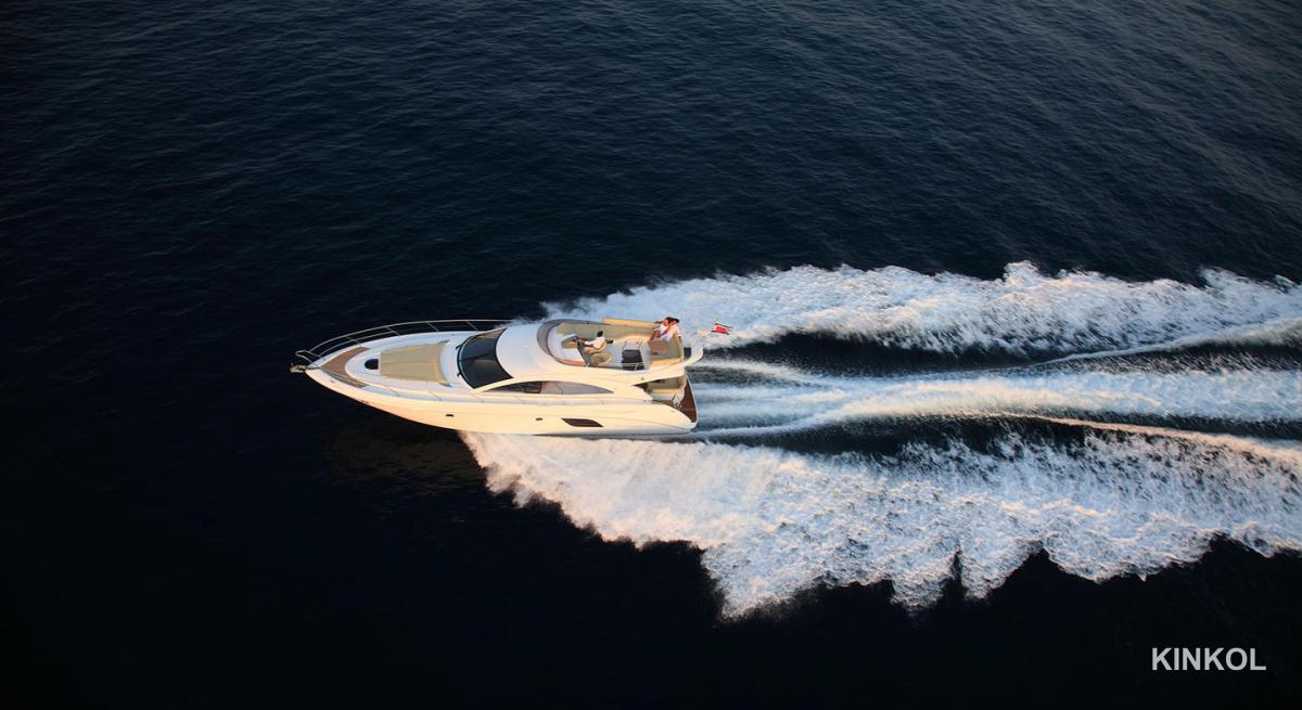 Яхта Ривьера