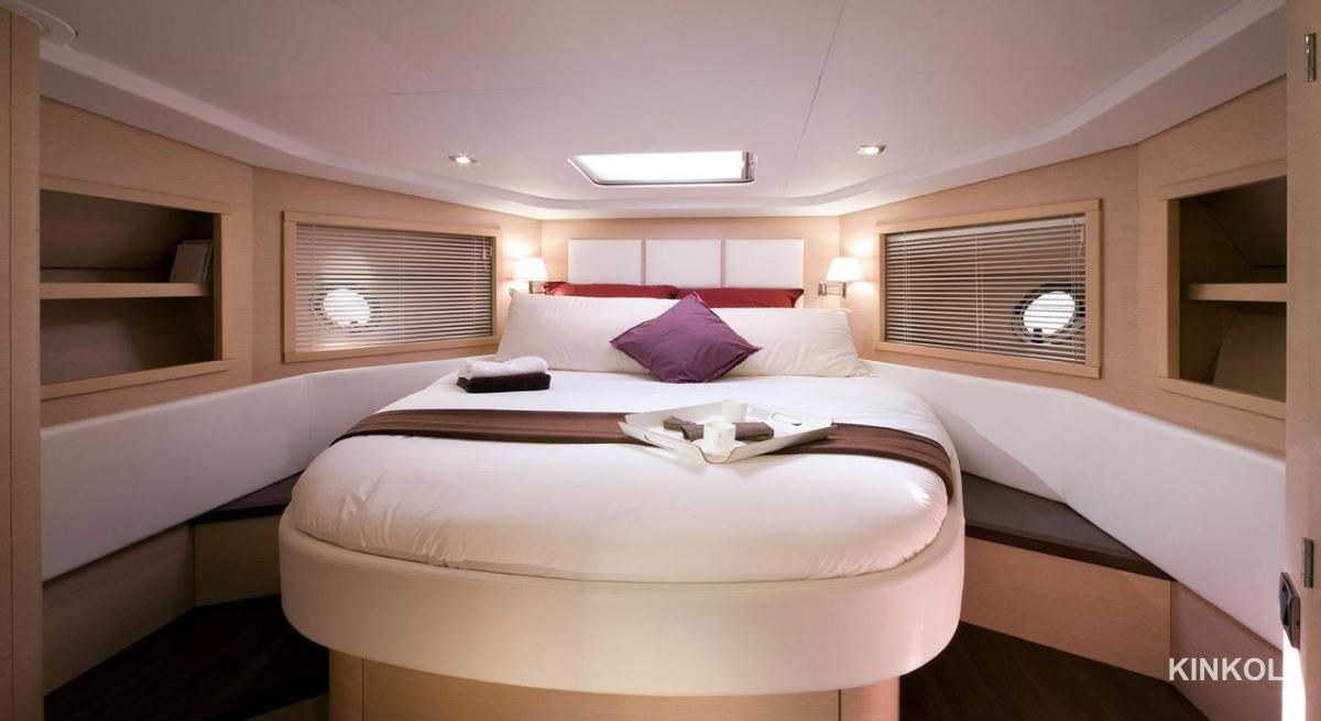 Яхта Ривьера