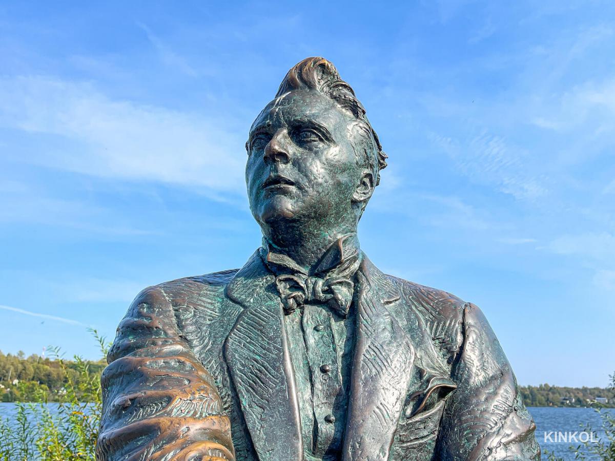 Памятник Фёдору Шаляпину