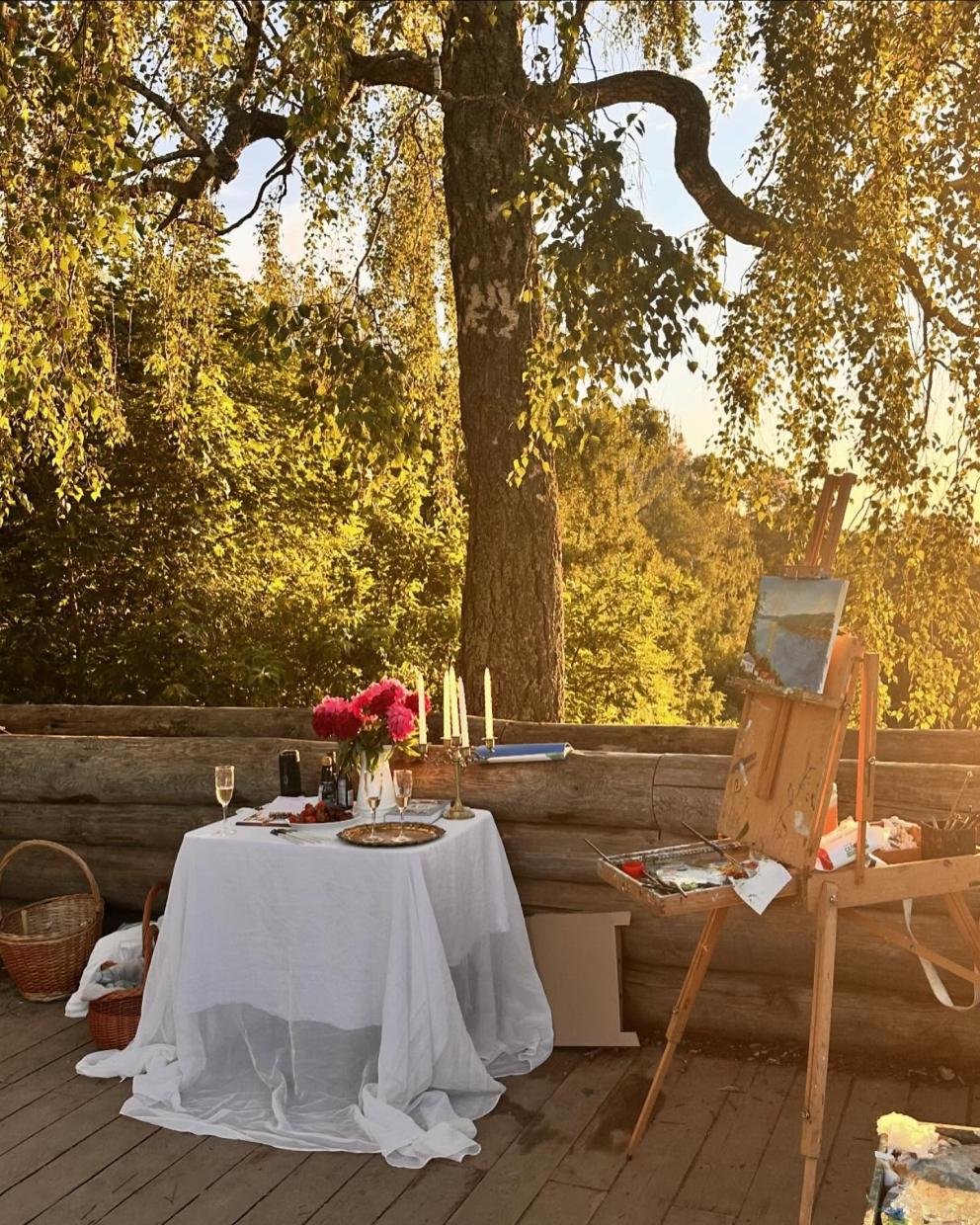 Арт-пикник — мастер-класс по живописи с бокалом шампанского