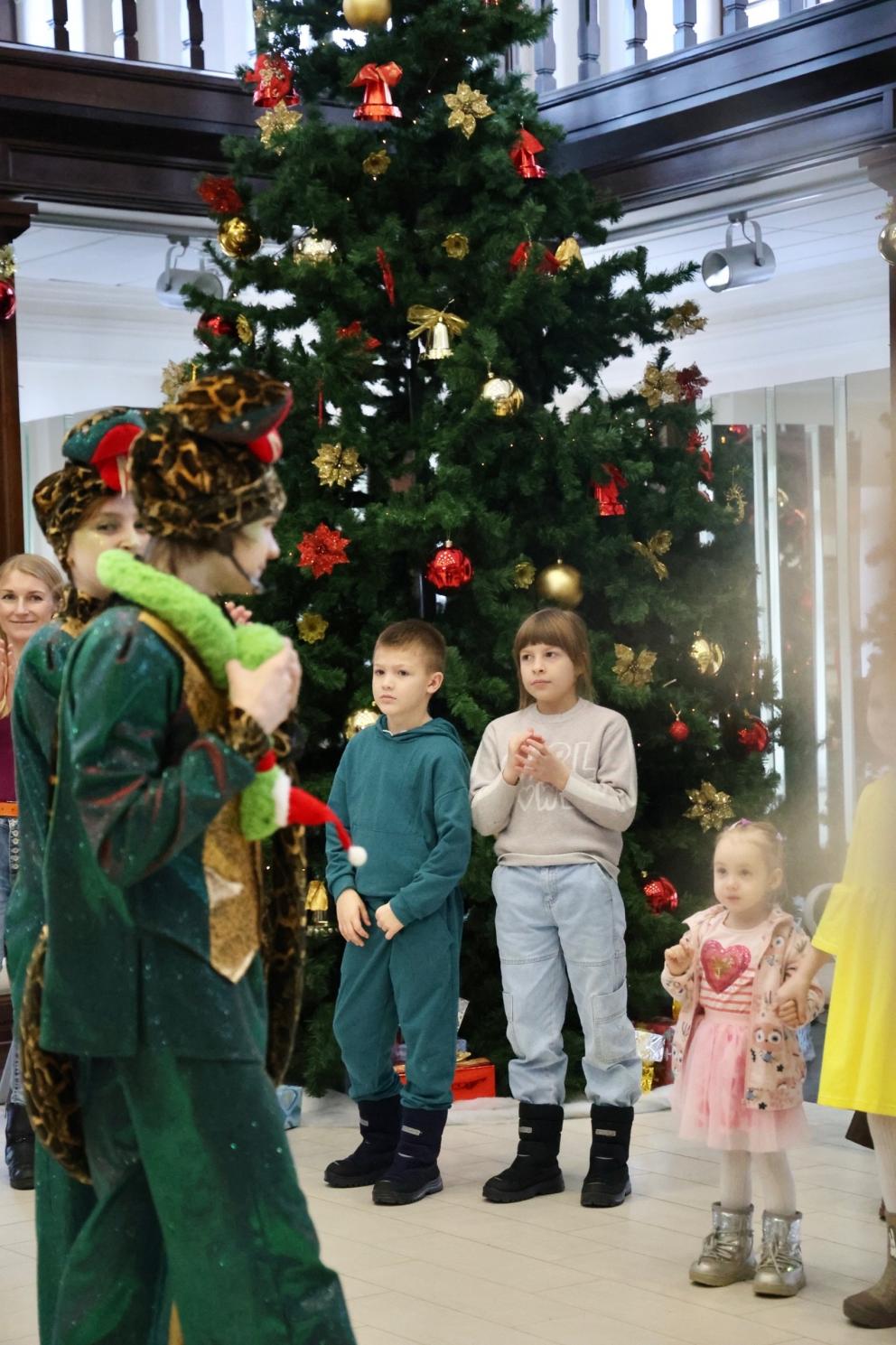 Новогодняя ёлка для детей