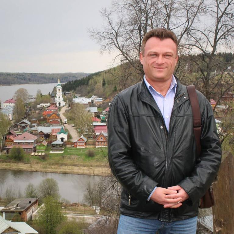 Guide Mikhail Bobrikov